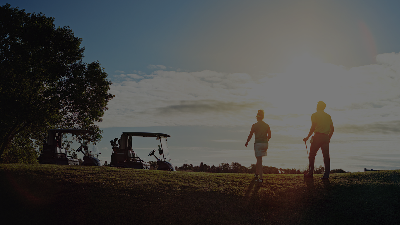 ニュートラモーションは歩行姿勢も改善、歩く衝撃からもあなたの足を保護いたします。