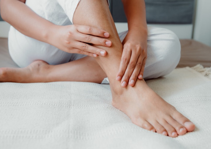 重心バランスを補正することで、足の挫きを防ぎ、膝や足への衝撃も緩和してくれます。また、背筋が伸び、姿勢が良くなる事で、腰痛防止にも期待できます。