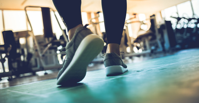 フィットネスジムでの運動や筋トレにもバランス補正インソール、ニュートラモーションが効果を発揮します。