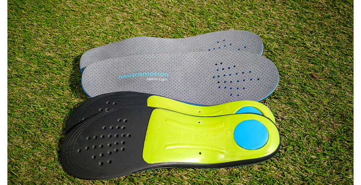 ゴルフとインソール。アドレス時の重心バランスを補正。トップでも右足のウエイトキープやインパクトでの下半身の踏ん張りと左サイドのキープが可能となります